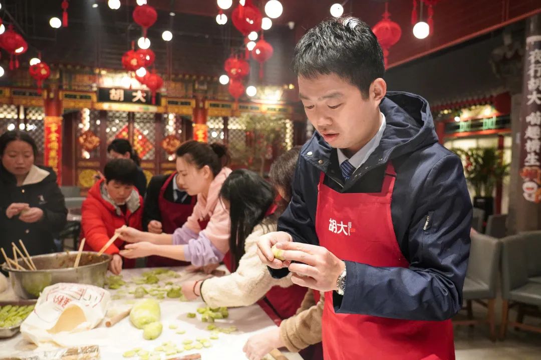 就地也团圆，“原年人”的除夕什么样？