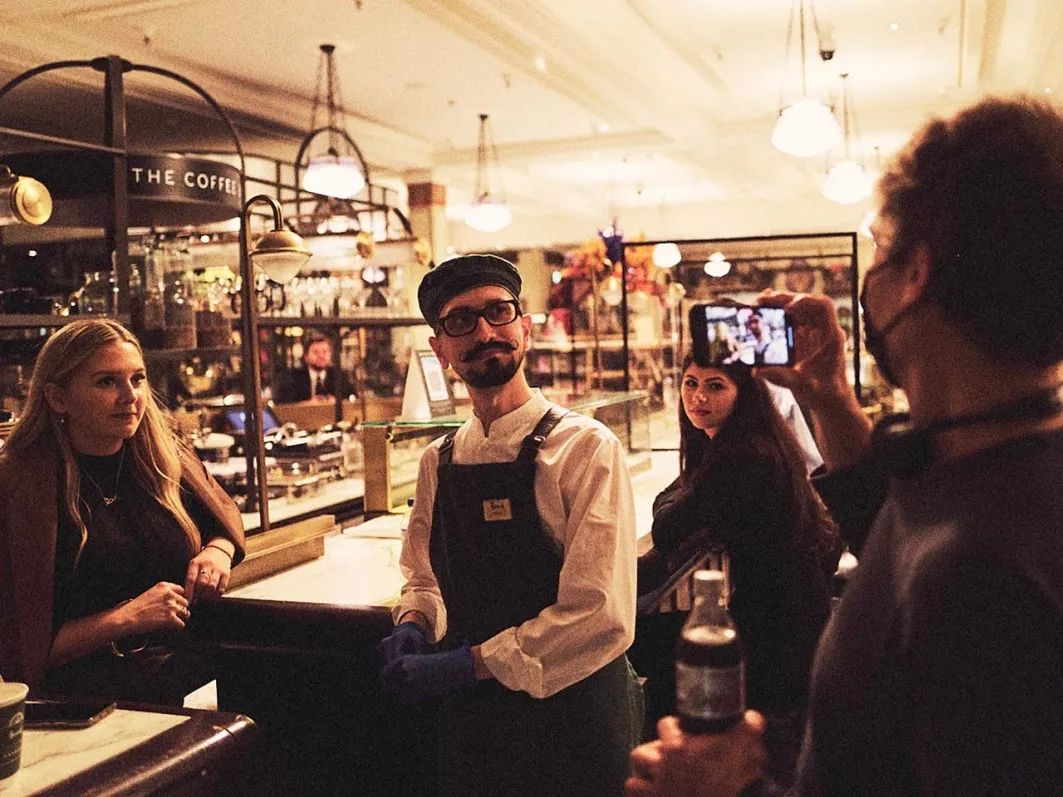 好莱坞拍了隔离期间的《史密斯夫妇》,他们盯上了全球顶奢百货里价值2700万的钻石