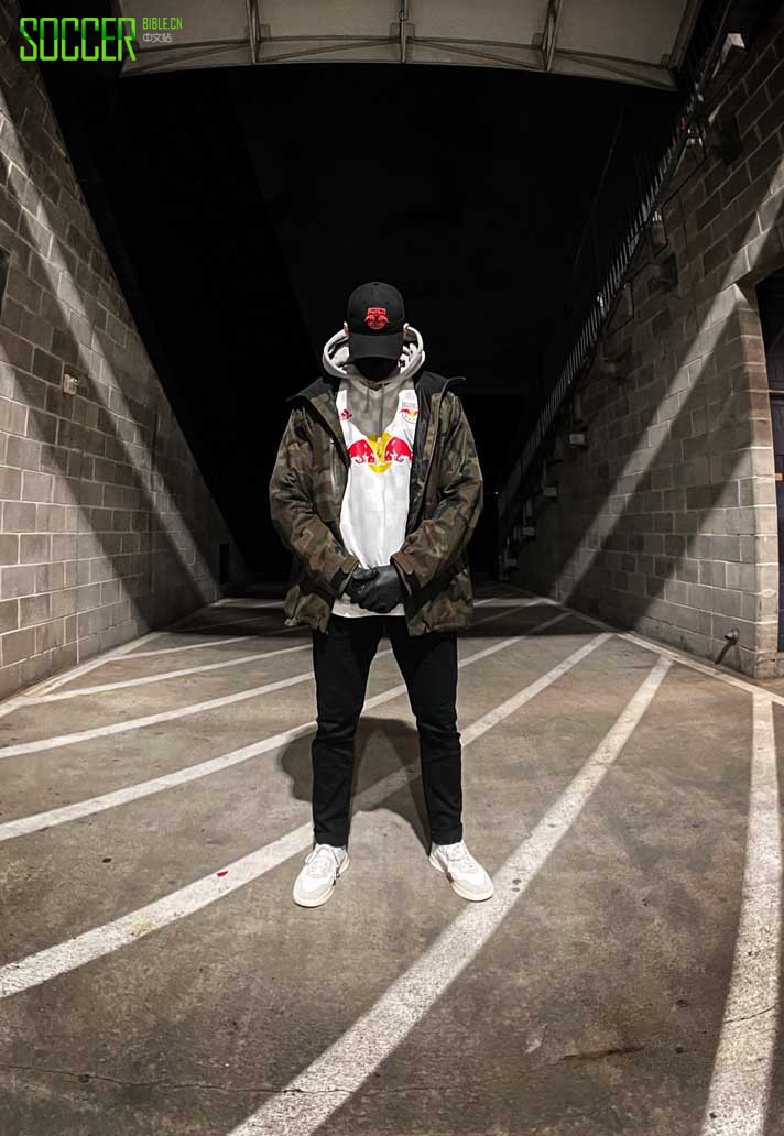 公牛队主场球衣颜色,纽约红牛温哥华红帽足球