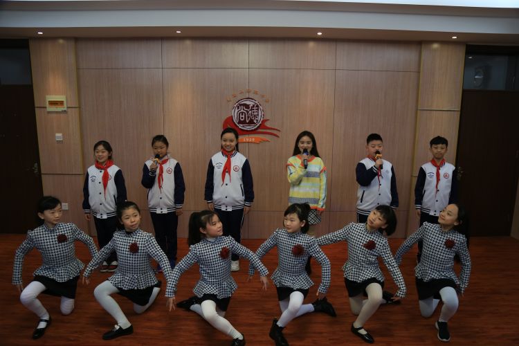 岛城学子“犇”向新学期，开学第一课传递满满正能量