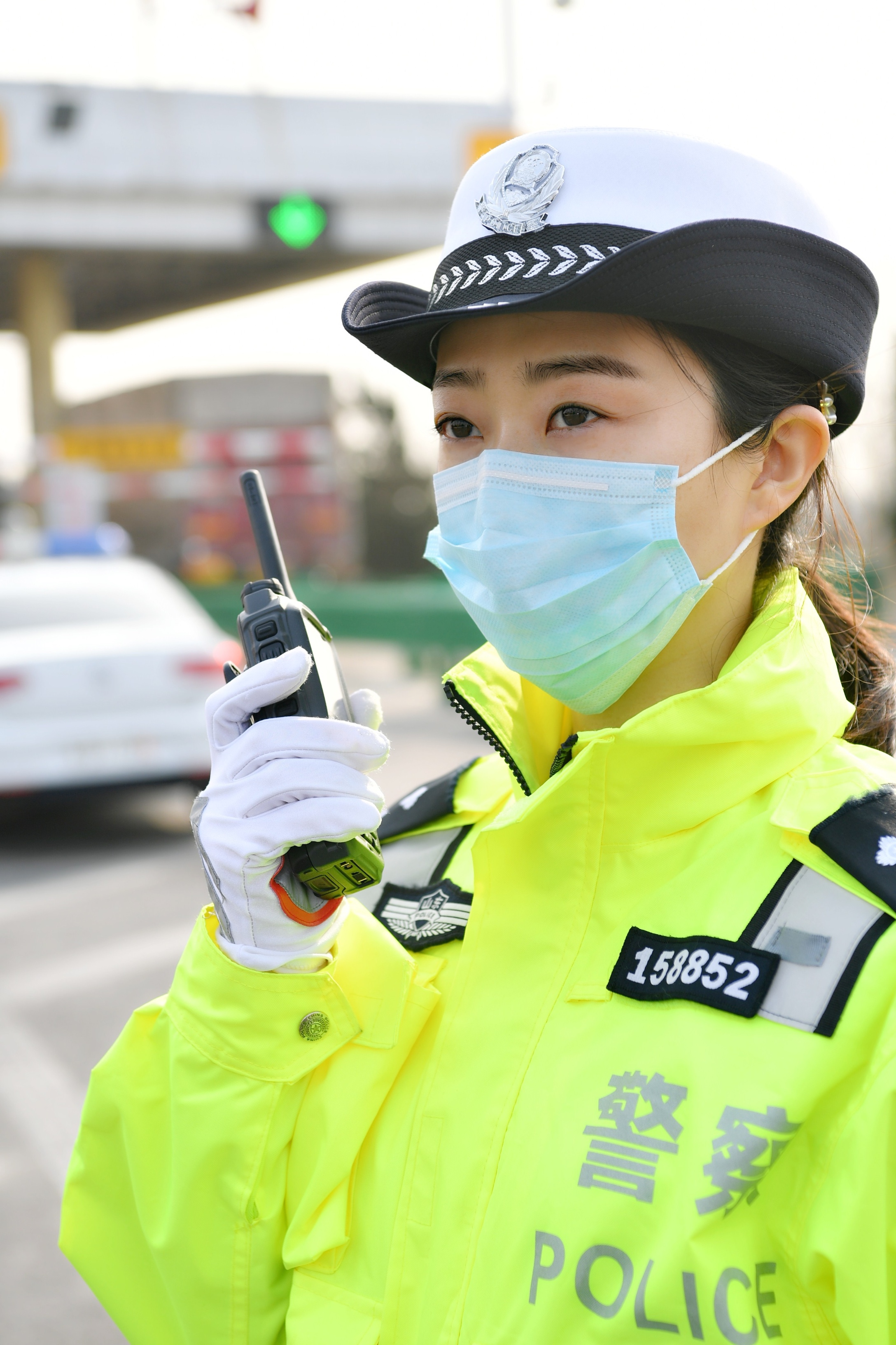 公安交警三八节女民警事迹 (青岛最美交警女警)