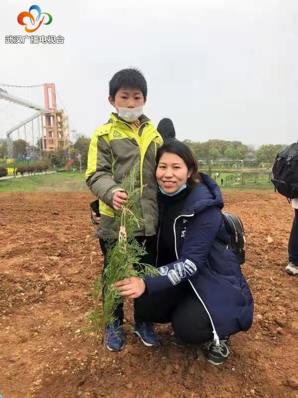 我为武汉添新绿绿树为你挡风雨——航空社区“爱心课堂”户外拓展活动