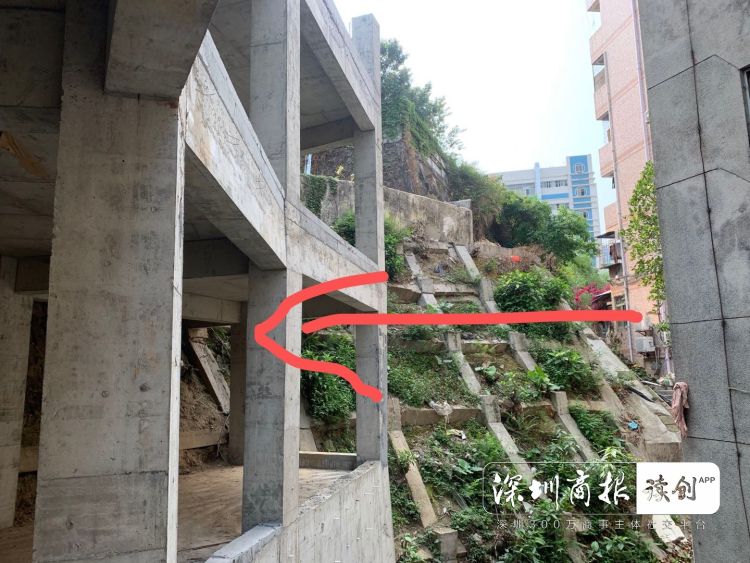 龙岗布吉一护坡上竟盖起3层楼房邻近街坊提心吊胆