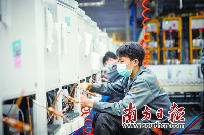 招工老板街头排队被工人挑,老板排队找工人人都急哭了