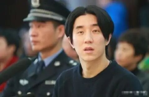 38岁的房祖名拍戏欲复出,房祖名18岁照片