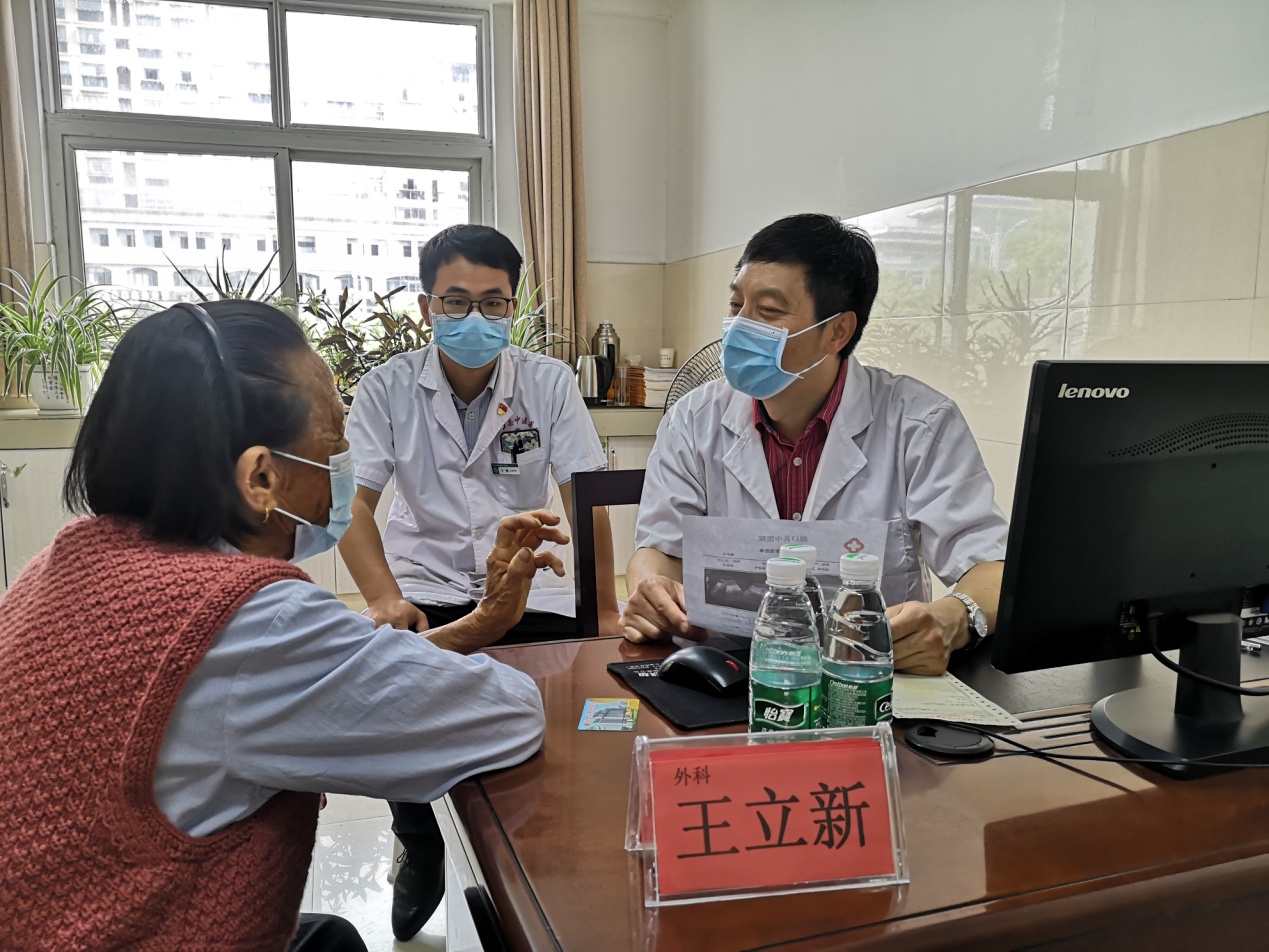 湖口县中医医院：红色公益行，回报桑梓情