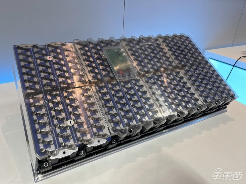 重庆试驾华为版增程电动车：动力不输百万级跑车，华为音响上档次