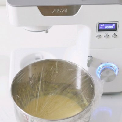 今天来做个足球翻糖蛋糕,早上来一碗红糖鸡蛋