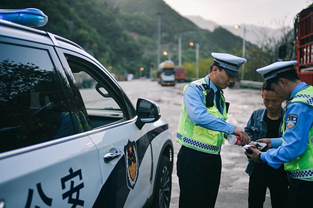 高速交警辅警的一天,高速交警上班的一天