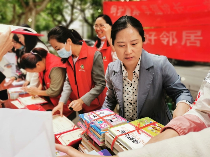 雁塔区杜城街道省直机关三爻社区*党**委书记张杜蓓：守护居民“小幸福”的社区“大管家”