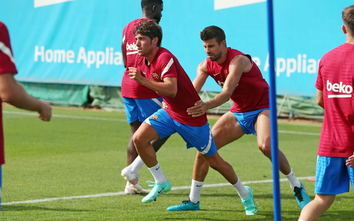 一图流：巴萨正式开始季前备战，拉波尔塔更衣室探望球员