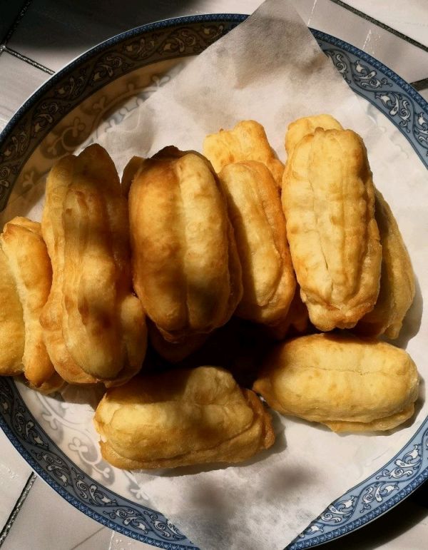 自己在家就能做油条,自己在家做油条干净又卫生