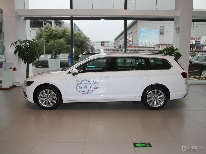 新款起亚嘉华实车曝光,2022丰田皇冠陆放豪华版图片