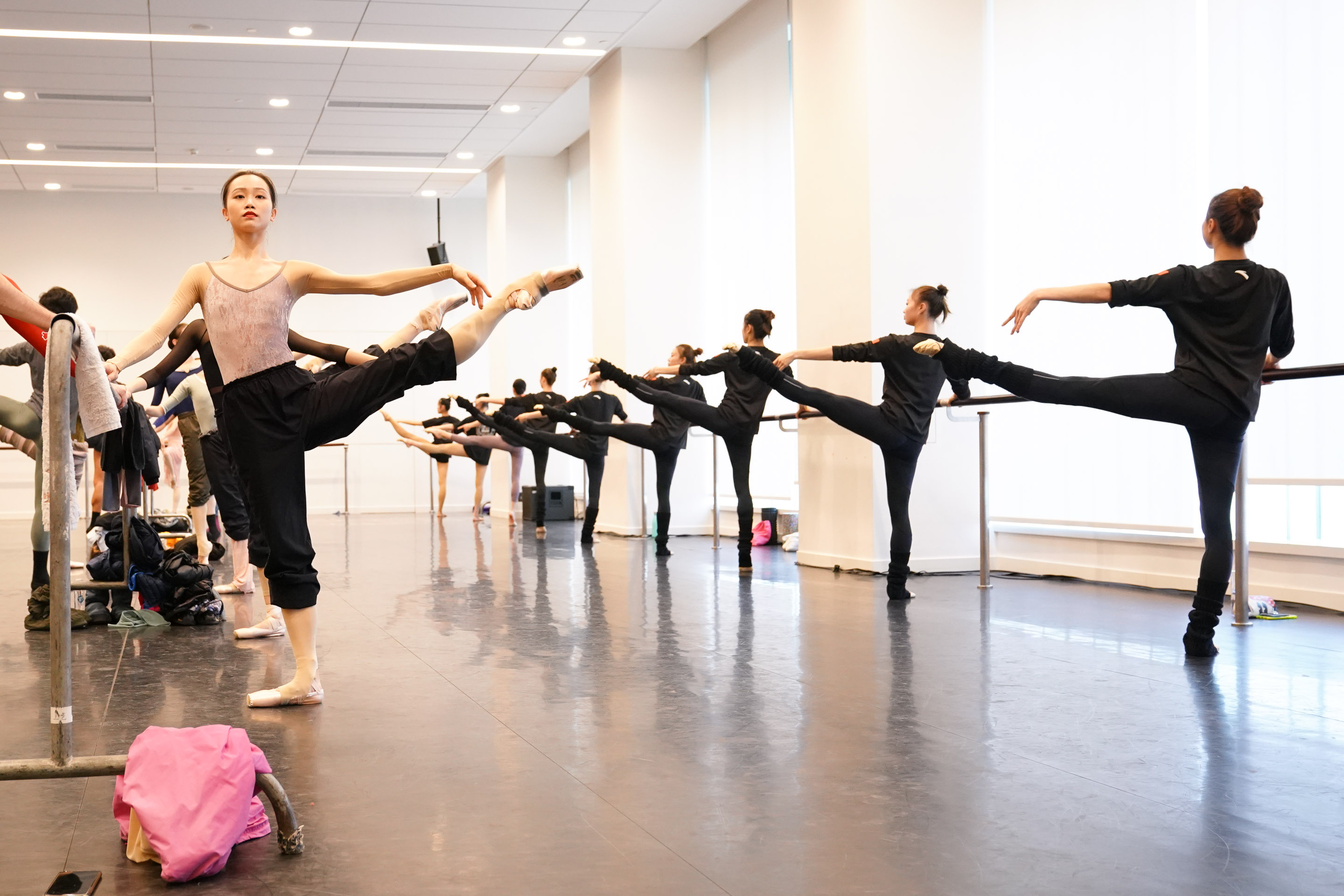 奥运健儿为何难忘这堂“上海芭蕾课”?那段“文体联动”“为美拼搏”的动人故事令人振奋