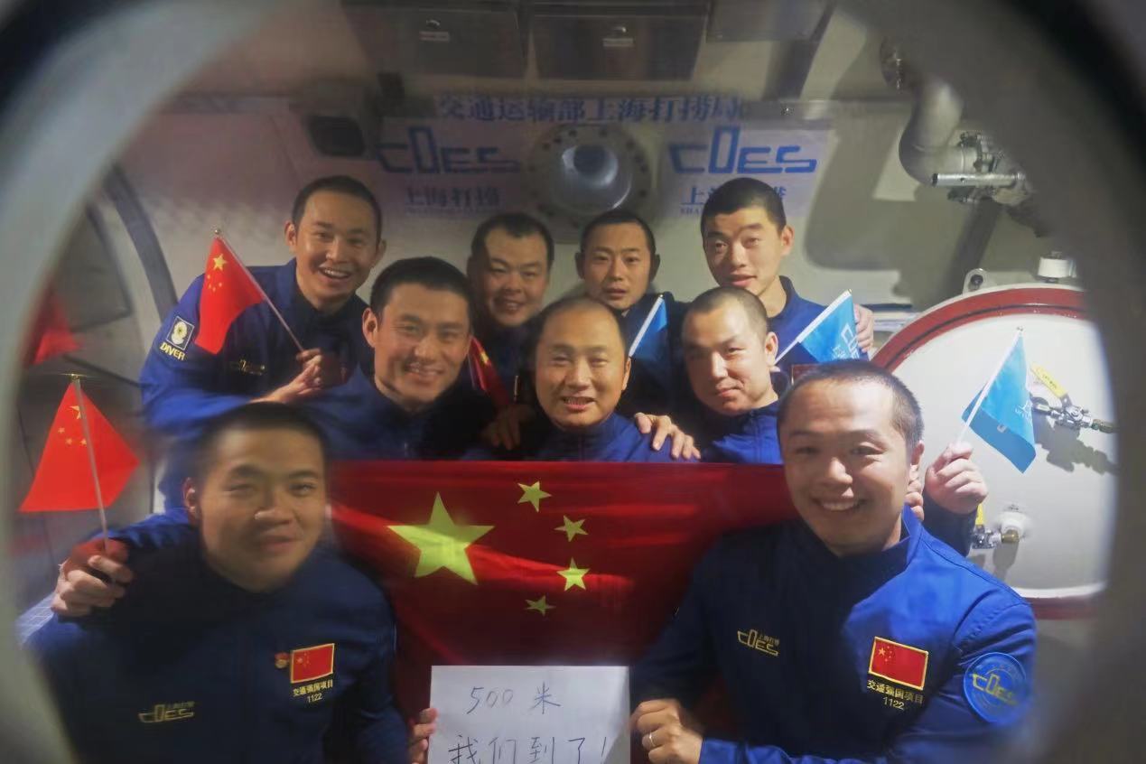 中国首次万米载人潜水,中国打捞船最新视频