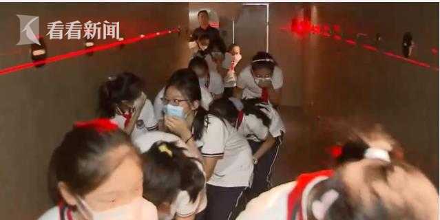 消防大队到校指导学校消防工作,开学第一课消防进校园视频