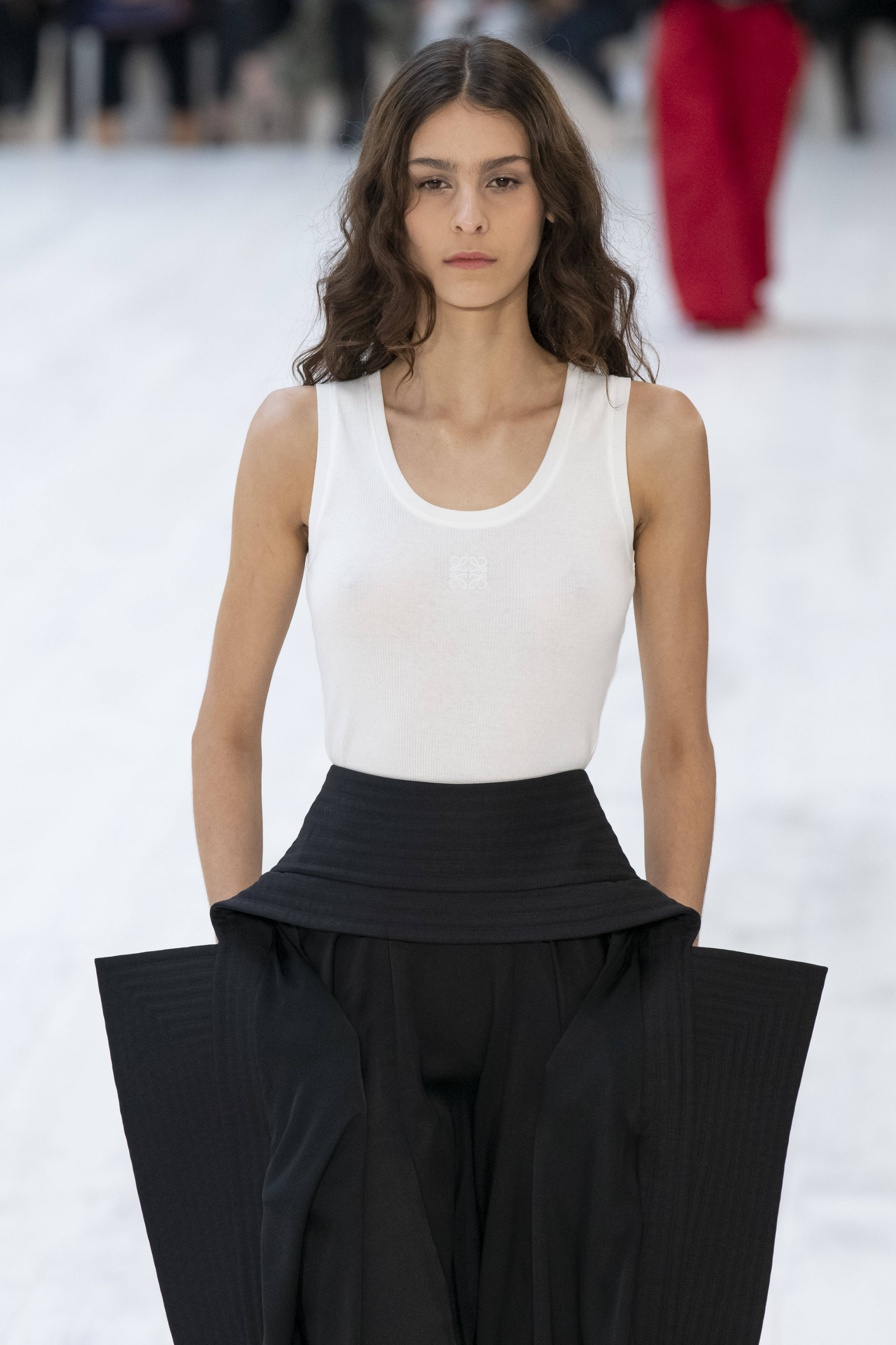 巴黎时装周罗意威场地,吴磊罗意威巴黎看秀