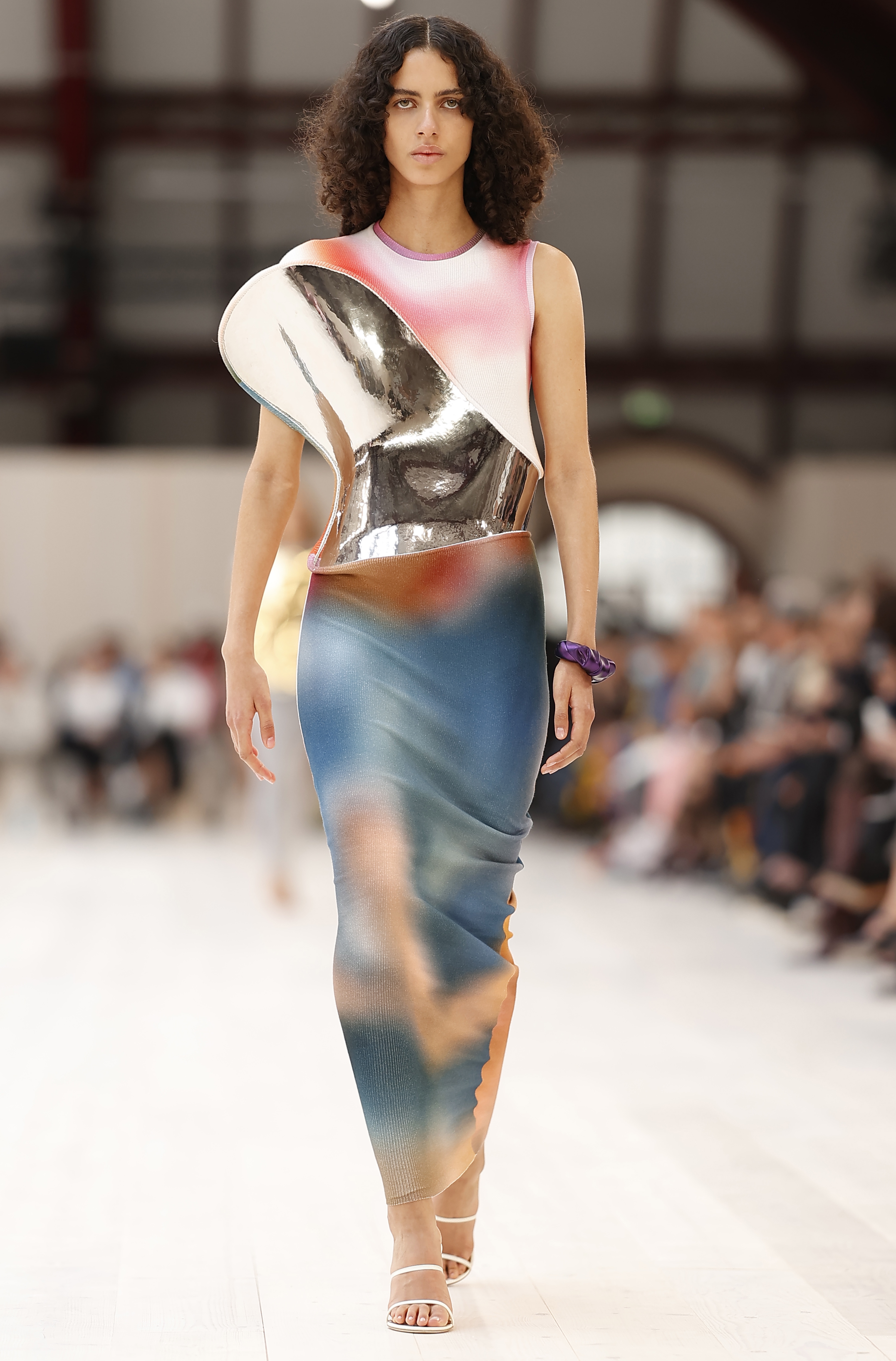 巴黎时装周罗意威场地,吴磊罗意威巴黎看秀