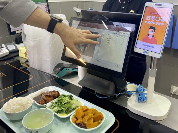 担心老人不会用手机、出不了远门、不便“买汰烧”...上海这个街道把为老服务做实做细