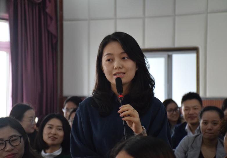 大学辅导员工资单曝光，看到真实收入后，网友直呼羡慕极了