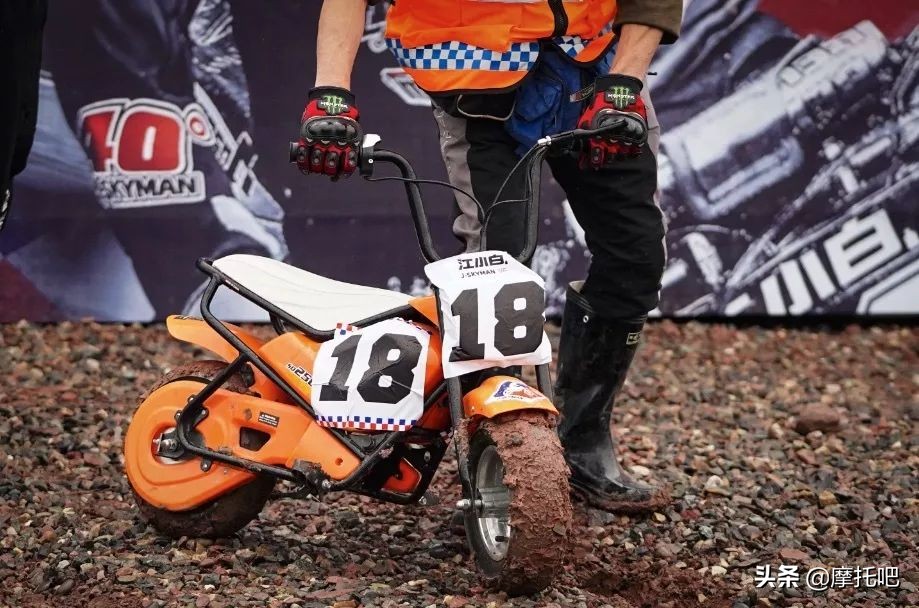 这摩托真好喝。。。不对....这酒真好骑！