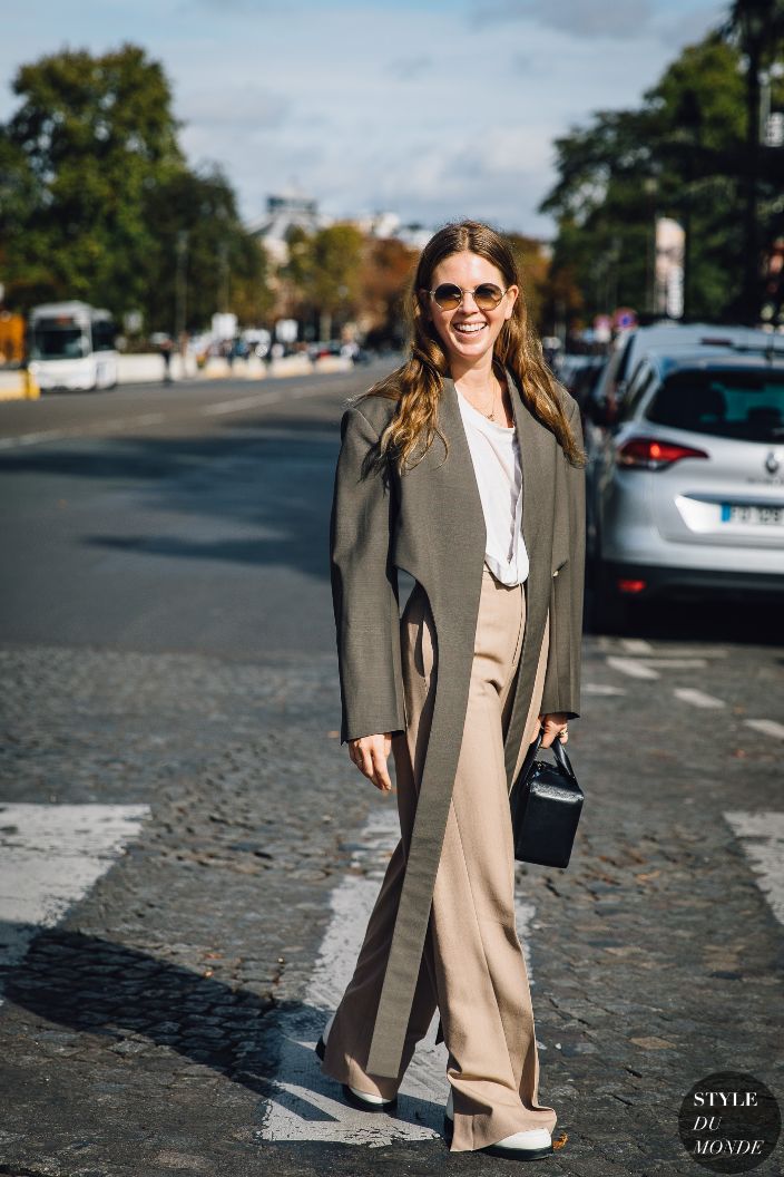 孙艺珍郑丽媛同步营业该看谁？小孩才做选择她们的西装我都要