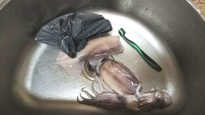 这样炒的鱿鱼脆嫩鲜香越吃越想吃,家常小炒鱿鱼鲜香美味下酒又下饭