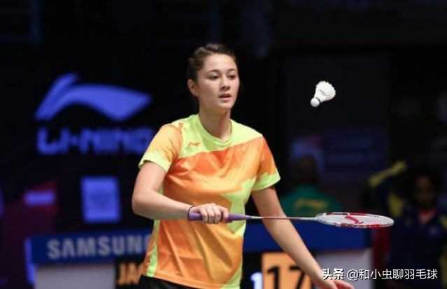 羽毛球高远球如何打得轻松,羽毛球高远球打不高