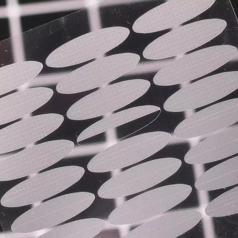 王一博和大张伟戴发带的照片,王一博耍帅大张伟