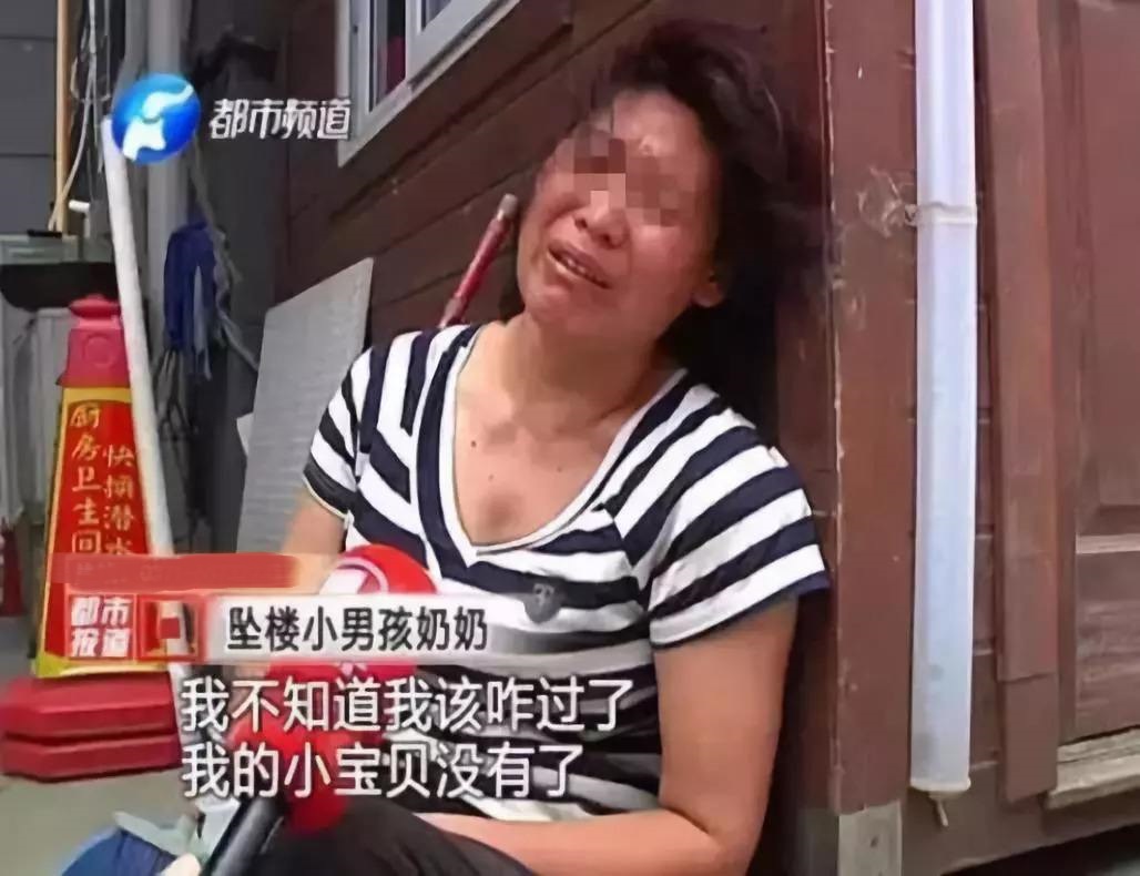 孩子坠楼事件爸爸崩溃大哭,孩童坠楼事件