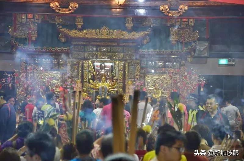 单身狗发红包“不吉利”，见人送橘子，新加坡春节规矩这么多