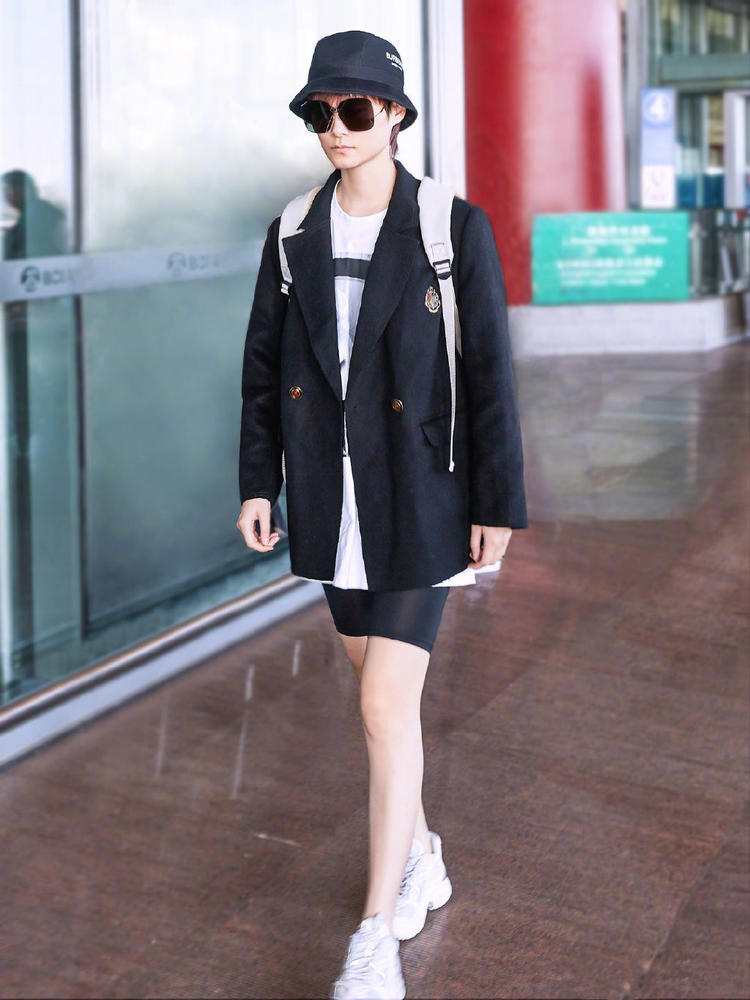 女星学院风,女星Lisa大秀