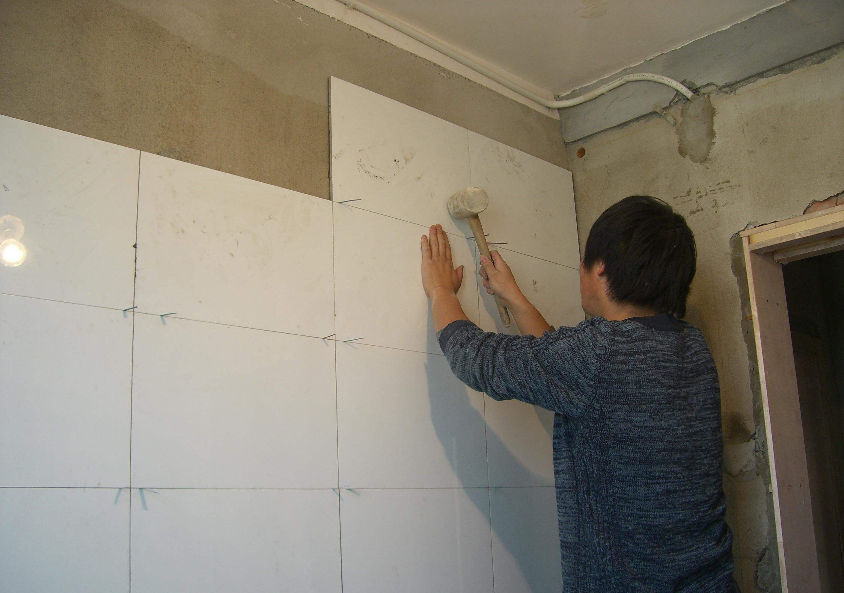 铺瓷砖水泥砂浆好还是瓷砖胶好,水泥砂浆与瓷砖背胶哪个合适