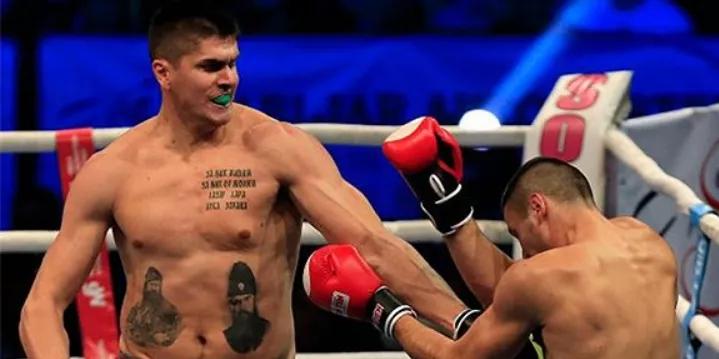 香蕉船詹姆斯救的是谁,香蕉船詹姆斯照片