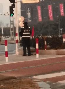 不联系的同学借钱怎么高情商回复,怎么回复借钱的同学