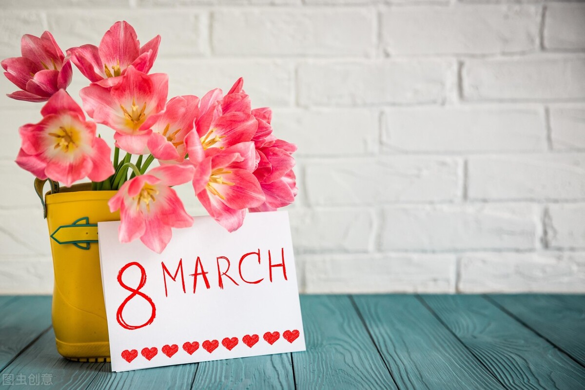 红色玫瑰代表着热烈的爱情,红玫瑰最能代表爱情的鲜花