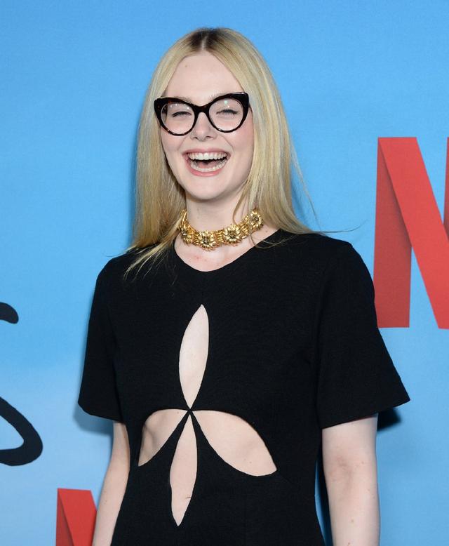 艾丽范宁吊带裙,艾丽范宁牛仔裙