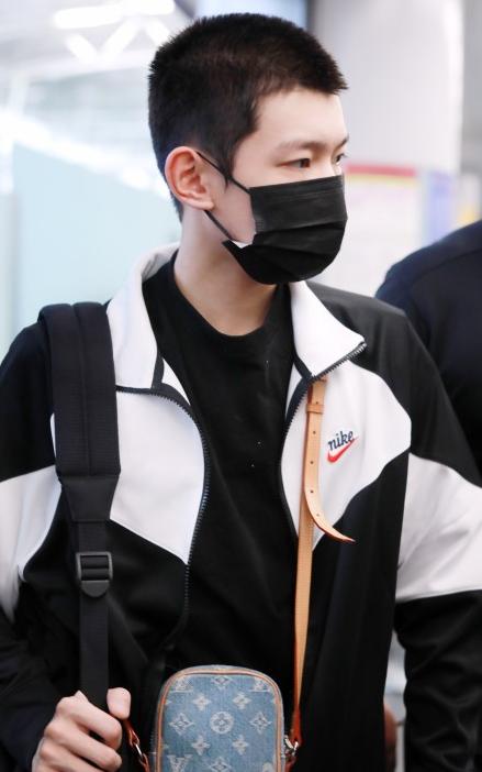 王源剪寸头感受,王源伯克利板寸