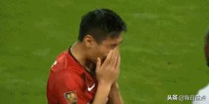 每日益点｜一战封王！背后辛酸有谁知道？夺冠夜挥泪球场