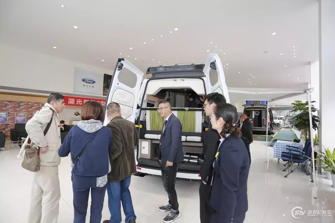 36.98万的轻卡房车,最新款2.5米湖光自动挡房车