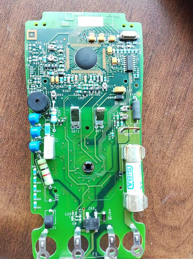 为何美国FLUKE15B比国产万用表耐用？拆机一看，你就明白了