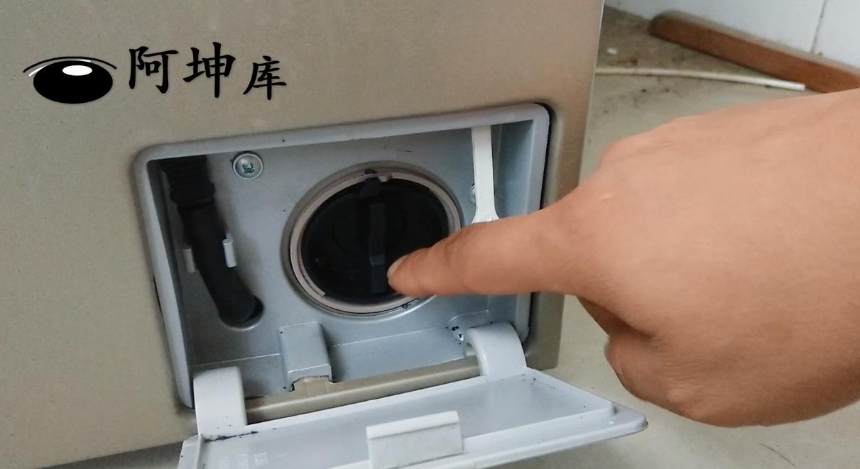 清洗洗衣机时可以打开排污口吗,洗衣机内壁上的脏东西怎么清理