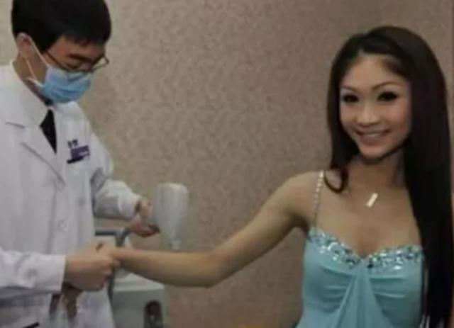 泰国人妖私底下的生活是怎样的？网友看到最后纷纷感慨：生活不易