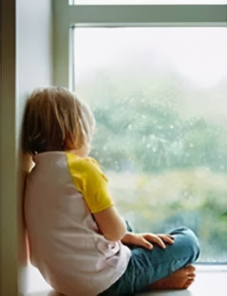 孩子内向不善于沟通怎么办呢,孩子内向自卑如何引导