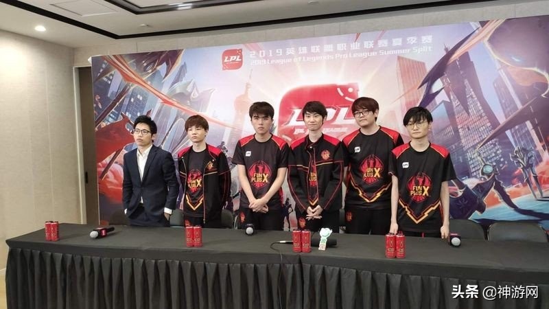 神吐槽：PDD被女粉丝强吻给整懵了亚洲对抗赛赛程正式出炉