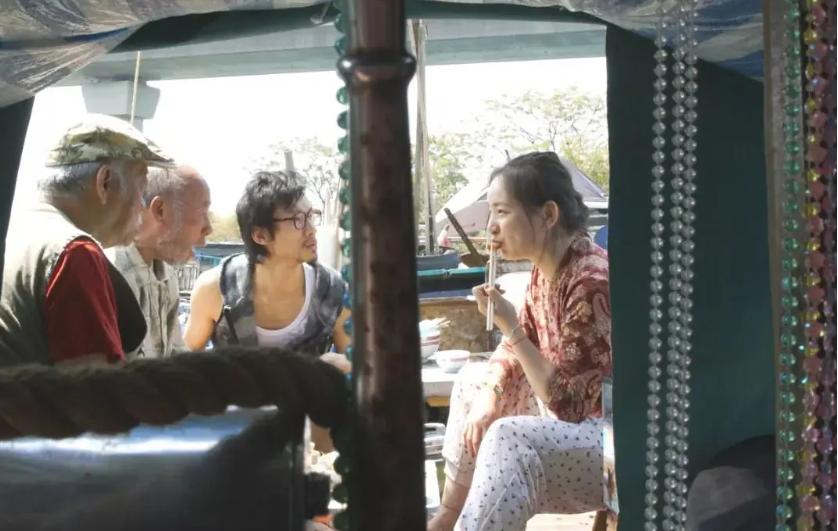 借情色构建起香港回忆，陈果坐上《三夫》的红van，然后消失了