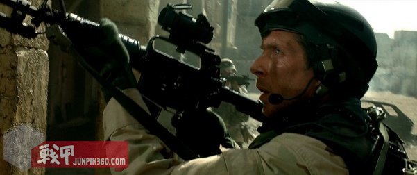 美国黑鹰战机坠落视频,十部顶级战争大片黑鹰坠落