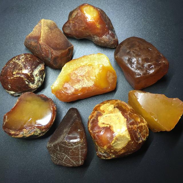 琥珀宝石哪种最好,最轻宝石琥珀图片