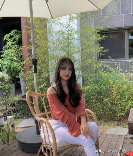 肩宽斜方肌大脖子短女生穿搭,肩宽斜方肌厚女生穿搭技巧