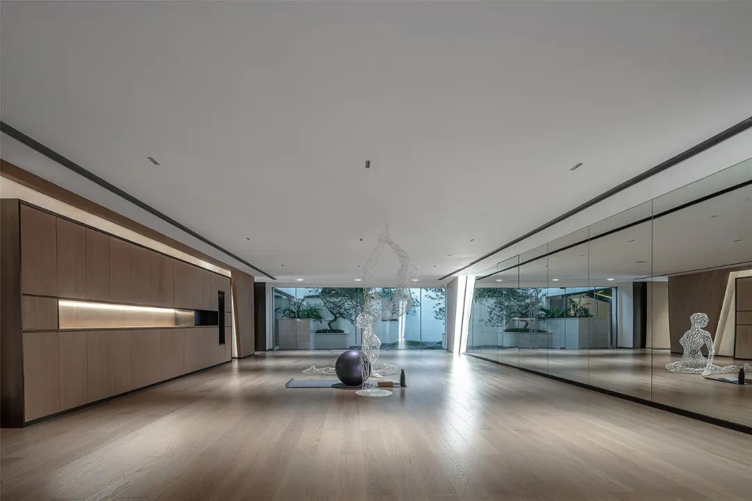 首发|达观设计：现代折线艺术生活馆，家与城市的过渡